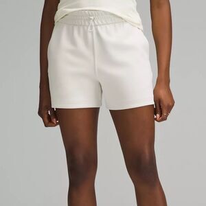 Softstreme High-Rise Short 4"